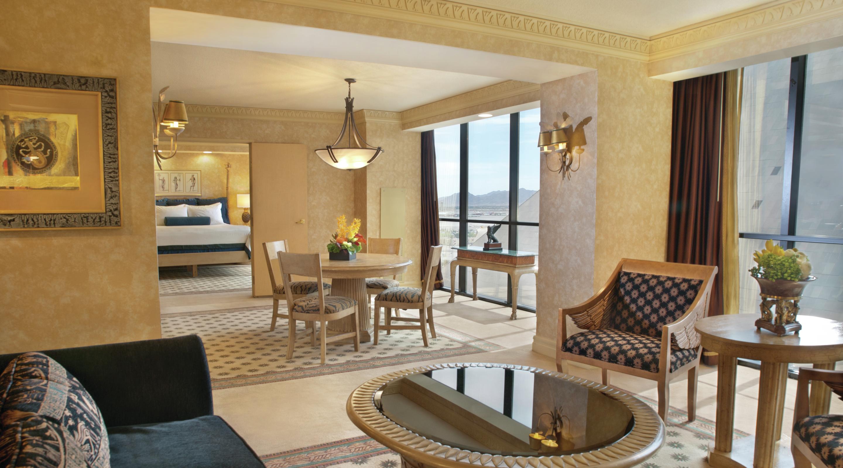 Tower Premier Suite Luxor Hotel & Casino
